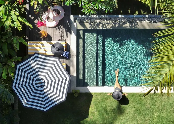 Loop Villas